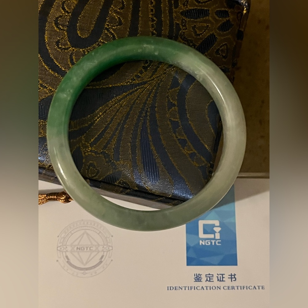 Elegant Green Jade Bangle
